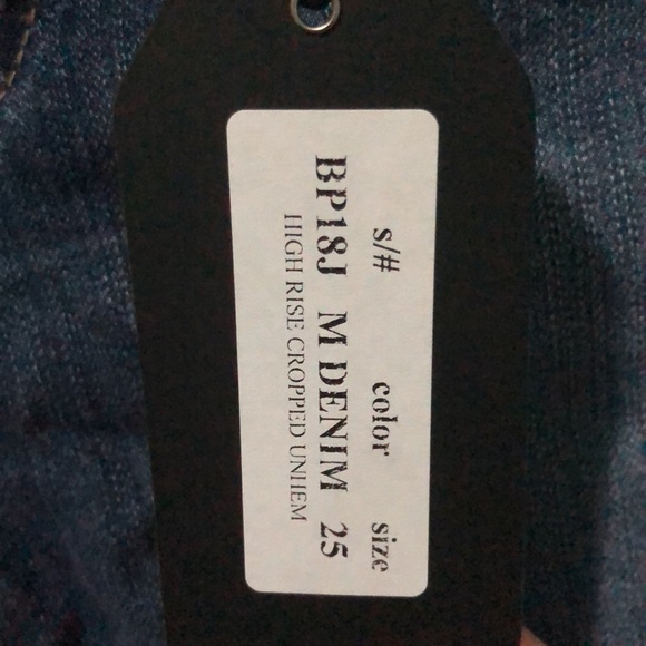 New! Fitted skinny distressed jeans. - Picture 3 of 5